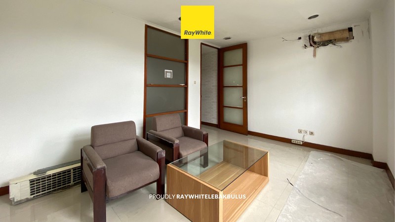 Disewakan Ruko Strategis 3,5 Lantai Depan di Plaza 3 Pondok Indah! Cocok untuk kantor atau tempat usaha!