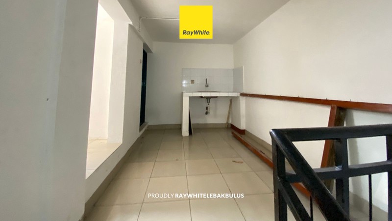 Disewakan Ruko Strategis 3,5 Lantai Depan di Plaza 3 Pondok Indah! Cocok untuk kantor atau tempat usaha!