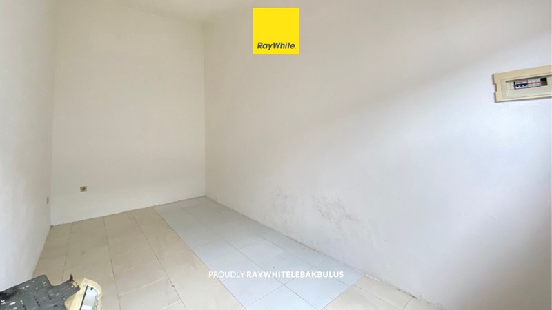 Disewakan Ruko Strategis 3,5 Lantai Depan di Plaza 3 Pondok Indah! Cocok untuk kantor atau tempat usaha!