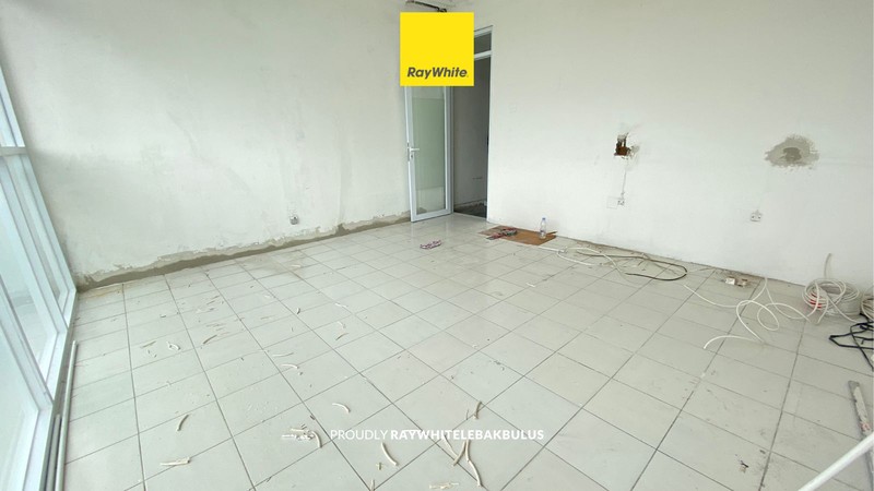 Disewakan Ruko Strategis 3,5 Lantai Depan di Plaza 3 Pondok Indah! Cocok untuk kantor atau tempat usaha!