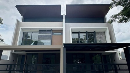 Dijual rumah baru 2 lantai, Graha Natura Surabaya Barat
