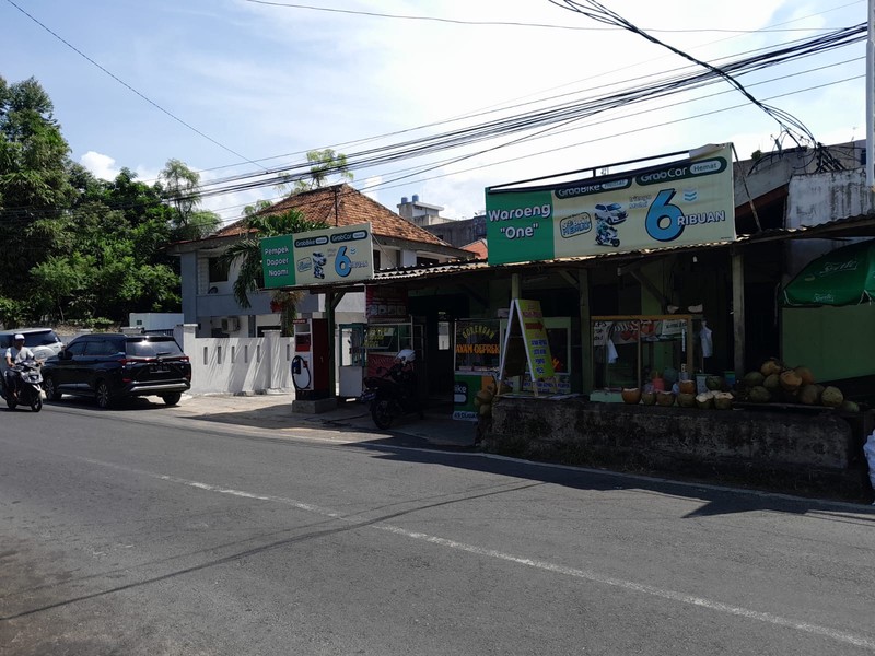 Dijual Cepat  Tanah Bonus Bangunan Rumah 2 Lantai, Kost-kosan 4 Pintu dan Kios Di Tanjung Karang Pusat