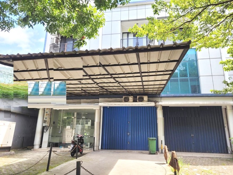 Ruko Deplu raya 3lt ..Pinggir Jalan Ramai.. cocok untuk usaha.. di Bintaro Jakarta. Selatan..