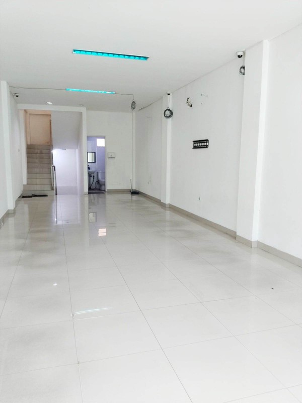 Ruko Deplu raya 3lt ..Pinggir Jalan Ramai.. cocok untuk usaha.. di Bintaro Jakarta. Selatan..