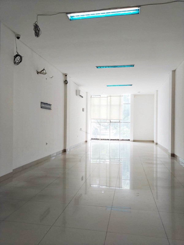 Ruko Deplu raya 3lt ..Pinggir Jalan Ramai.. cocok untuk usaha.. di Bintaro Jakarta. Selatan..