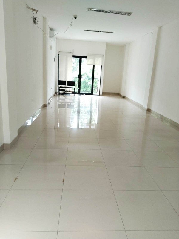 Ruko Deplu raya 3lt ..Pinggir Jalan Ramai.. cocok untuk usaha.. di Bintaro Jakarta. Selatan..