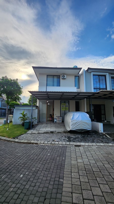 Dijual Rumah Graha Natura Surabaya SEMI Furnished dekat GWalk Citraland , Pakuwon Mall, PTC, Supermall