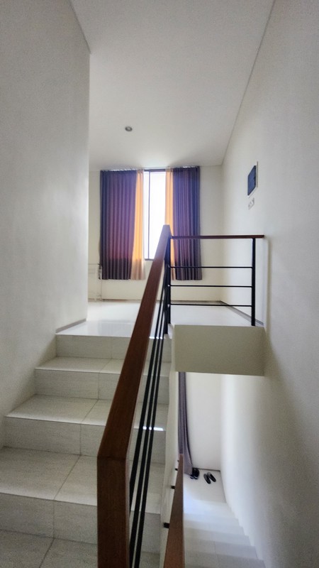 Dijual Rumah Graha Natura Surabaya SEMI Furnished dekat GWalk Citraland , Pakuwon Mall, PTC, Supermall