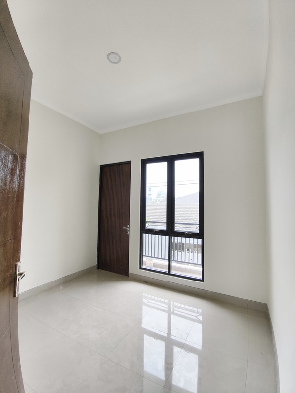 Rumah 2 Lantai Murah di Surabaya Utara - Free Biaya, Canopy dan AC