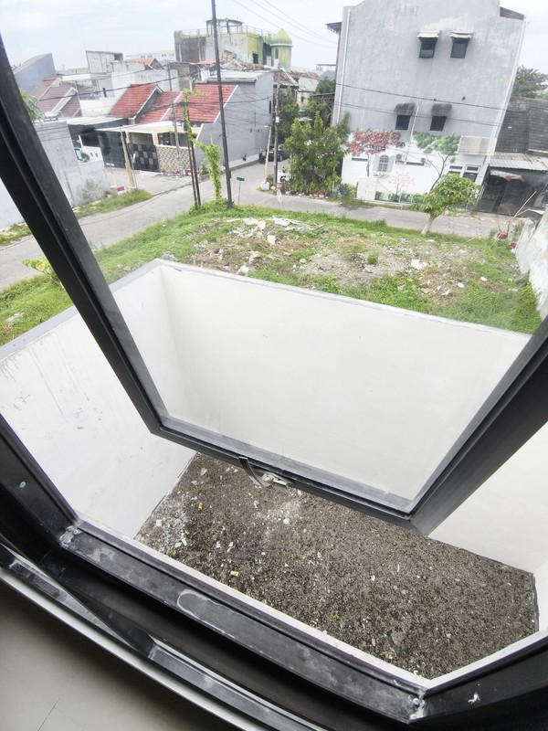 Rumah 2 Lantai Murah di Surabaya Utara - Free Biaya, Canopy dan AC