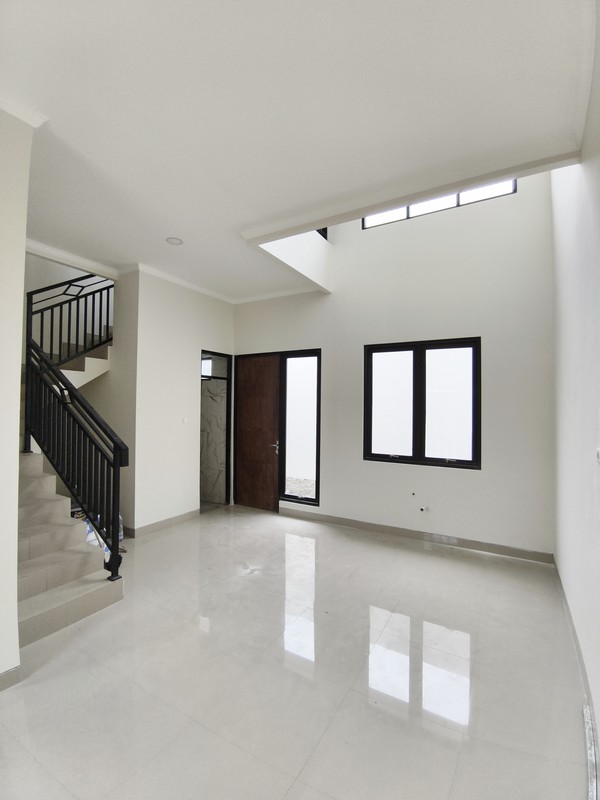 Rumah 2 Lantai Murah di Surabaya Utara - Free Biaya, Canopy dan AC