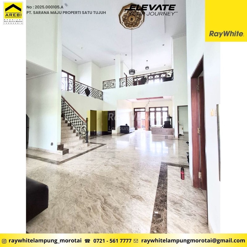 Rumah Mewah dengan Kolam Renang di Pahoman Bandar Lampung