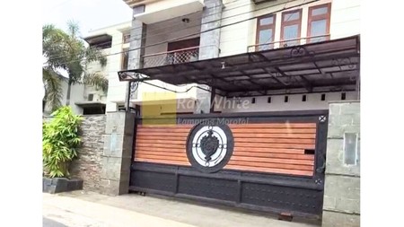 Rumah Mewah dengan Kolam Renang di Pahoman Bandar Lampung