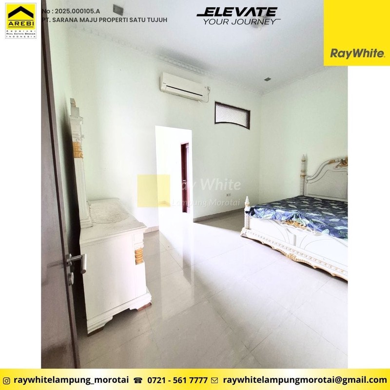 Rumah Mewah dengan Kolam Renang di Pahoman Bandar Lampung