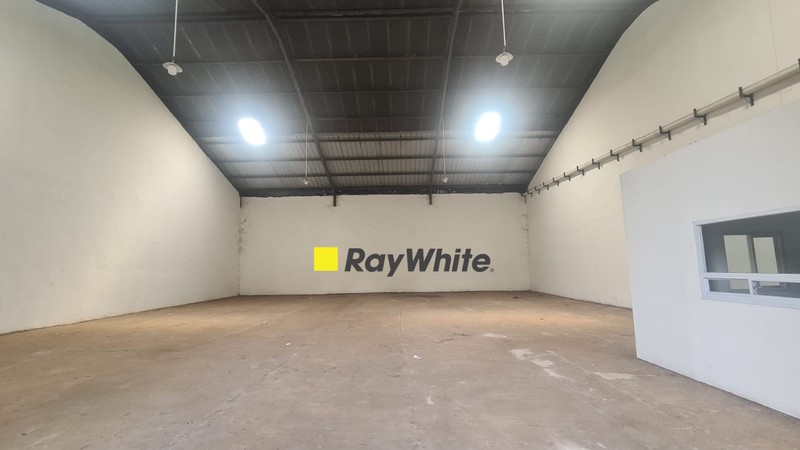 Gudang sewa di komplek pergudangan dekat pelabuhan panjang