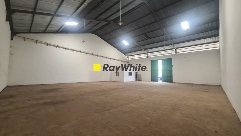 Gudang sewa di komplek pergudangan dekat pelabuhan panjang