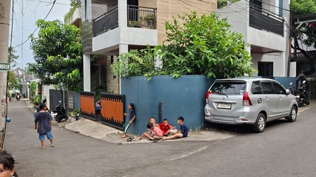 Rumah Hoek 2 Lantai di Pengantin Ali Ciracas Jak Tim