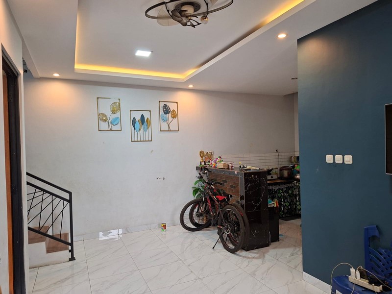 Rumah Hoek 2 Lantai di Pengantin Ali Ciracas Jak Tim