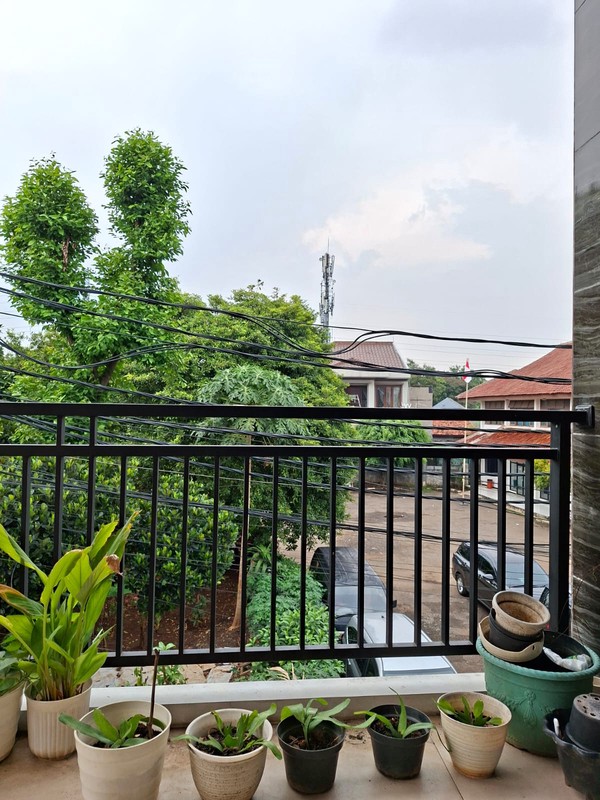 Rumah Hoek 2 Lantai di Pengantin Ali Ciracas Jak Tim