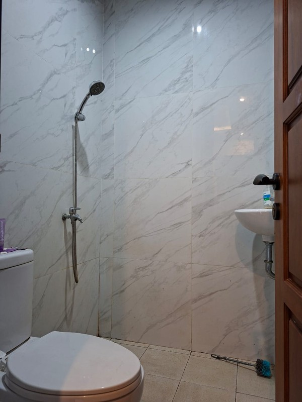 Rumah Hoek 2 Lantai di Pengantin Ali Ciracas Jak Tim