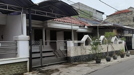 RUMAH Jl CIPUNEGARA TENGAH KOTA SURABAYA LUAS 258 M