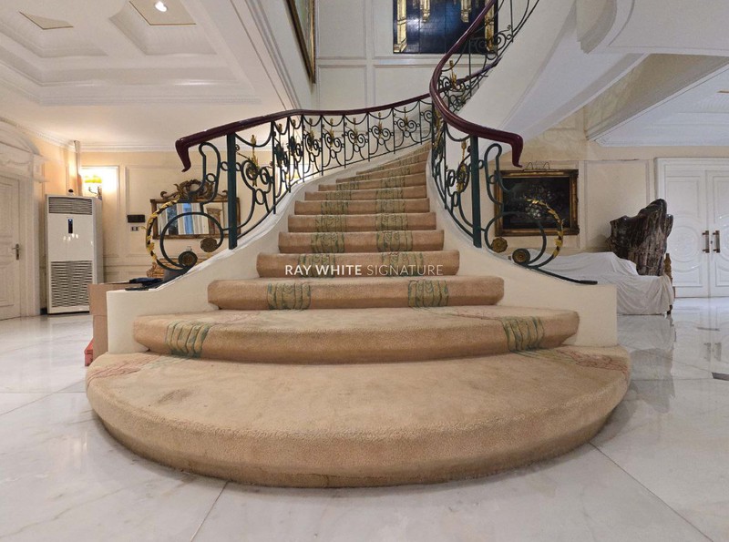 Dijual Rumah Mewah 2 Kavling Lokasi Elite Mega Kuningan 