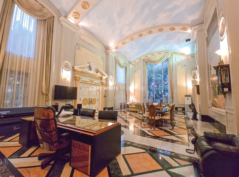 Dijual Rumah Mewah 2 Kavling Lokasi Elite Mega Kuningan 