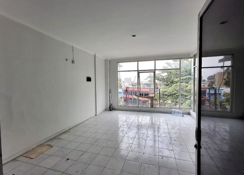 Ruko 4 lantai, siap pakai, strategis di jl. Raya kebayoran lama, Jakarta Selatan