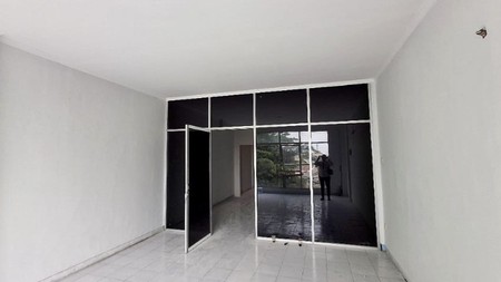 Ruko 4 lantai, siap pakai, strategis di jl. Raya kebayoran lama, Jakarta Selatan