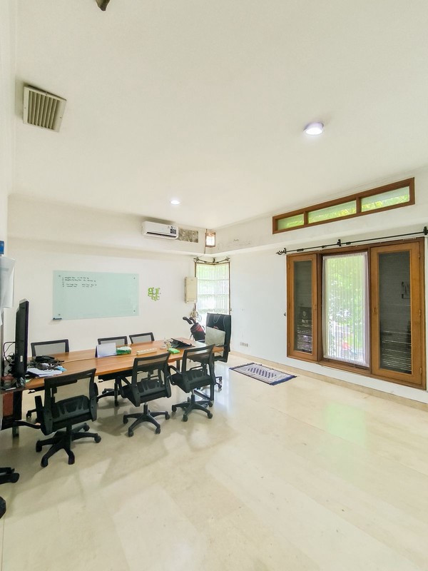 Rumah dengan Pool di Pondok Indah Jakarta Selatan