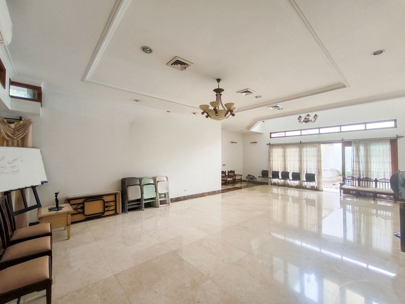 Rumah dengan Pool di Pondok Indah Jakarta Selatan