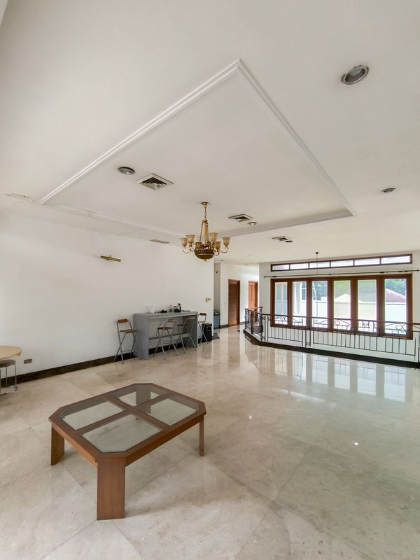 Rumah dengan Pool di Pondok Indah Jakarta Selatan