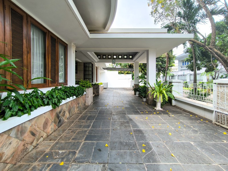 Rumah dengan Pool di Pondok Indah Jakarta Selatan