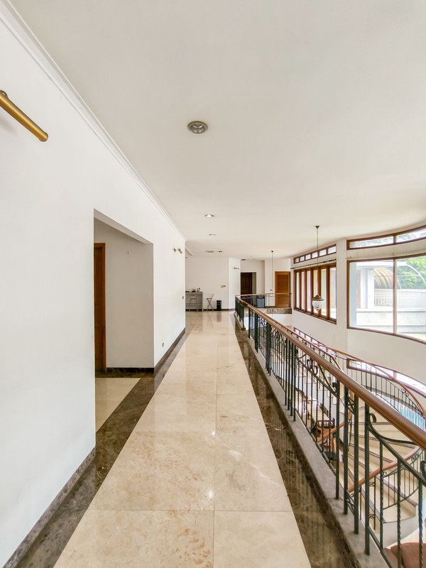 Rumah dengan Pool di Pondok Indah Jakarta Selatan