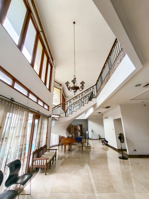 Rumah dengan Pool di Pondok Indah Jakarta Selatan