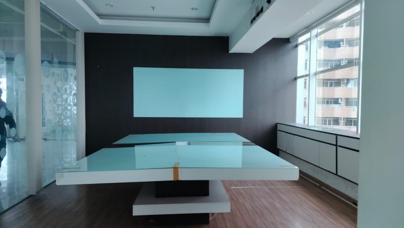 Grand Slipi Tower Jakarta Barat, 600 m2, semi partisi, loasi di depan Gerbang Tol Slipi, 19 juta/m2