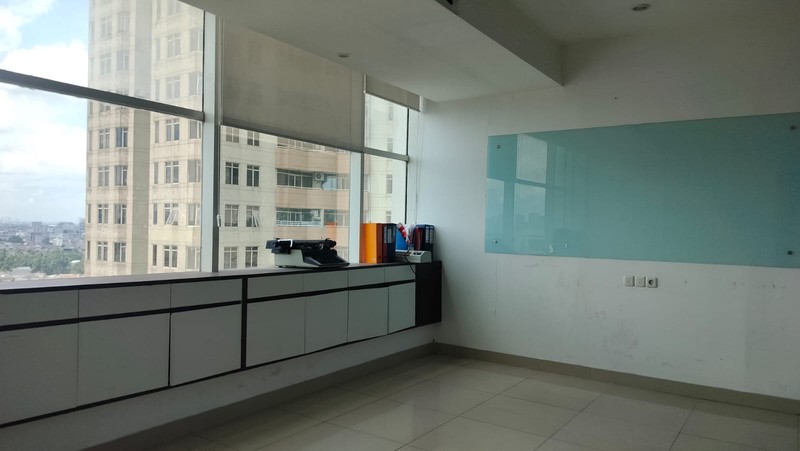 Grand Slipi Tower Jakarta Barat, 600 m2, semi partisi, loasi di depan Gerbang Tol Slipi, 19 juta/m2