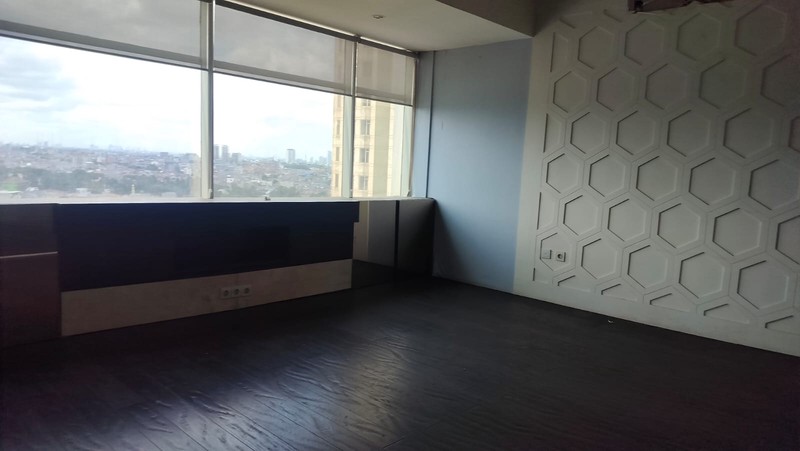 Grand Slipi Tower Jakarta Barat, 600 m2, semi partisi, loasi di depan Gerbang Tol Slipi, 19 juta/m2
