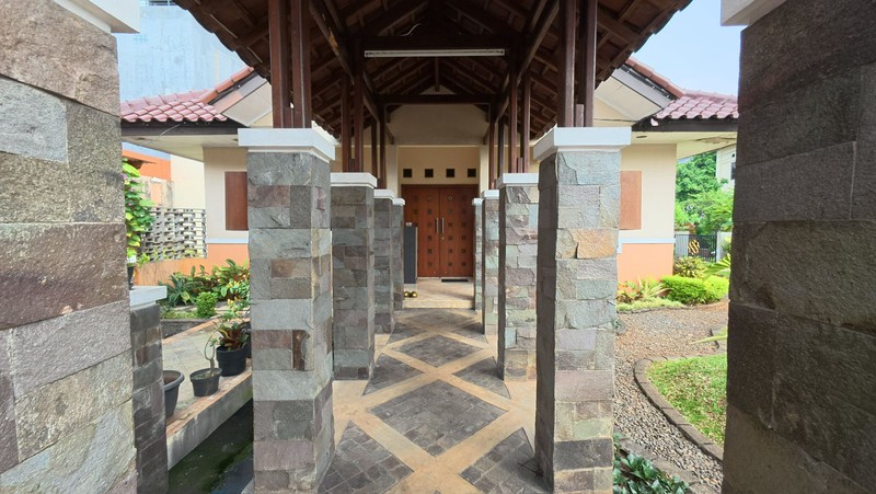 Rumah Luas(568m)  Furnished Area Griya Loka Sektor 1 BSD, Near Gate Tol.