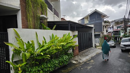 Dijual rumah di Blok S Kebayoran Baru