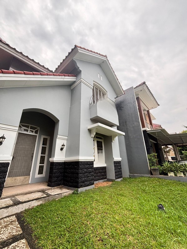 Rumah 2 Lantai di Kota Wisata