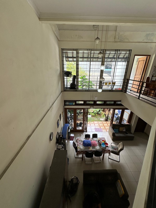 Rumah 3 lantai di lokasi strategis di Radio Dalam Area Hanya selangkah ke Grandlucky Superstore dan 7 menit dari Gandaria City