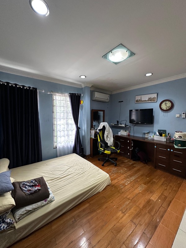 Rumah 3 lantai di lokasi strategis di Radio Dalam Area Hanya selangkah ke Grandlucky Superstore dan 7 menit dari Gandaria City