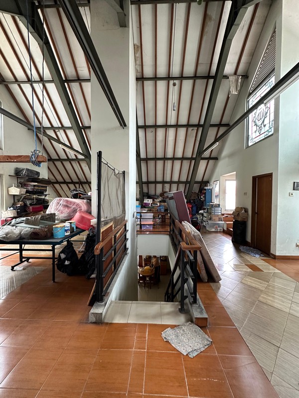 Rumah 3 lantai di lokasi strategis di Radio Dalam Area Hanya selangkah ke Grandlucky Superstore dan 7 menit dari Gandaria City