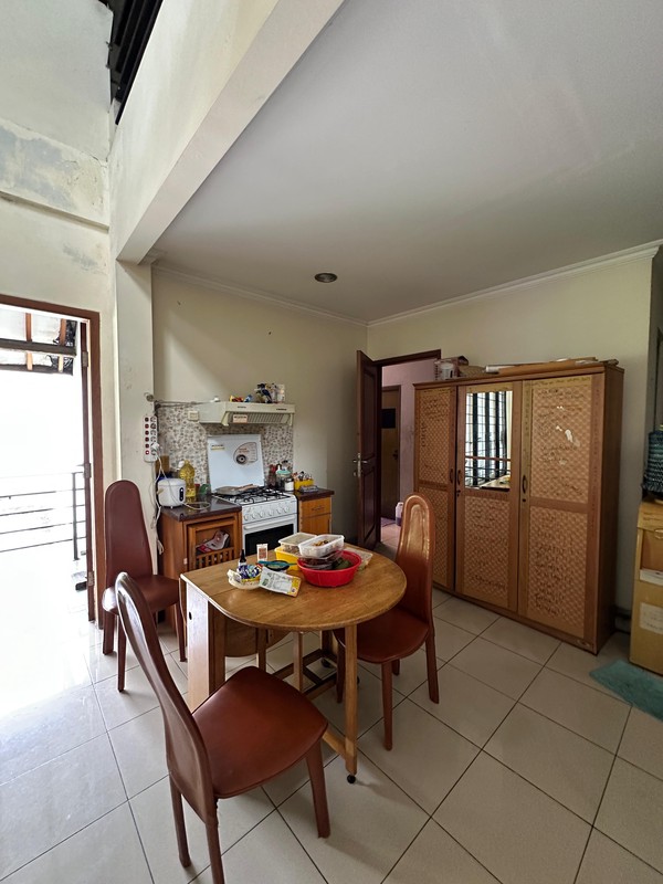 Rumah 3 lantai di lokasi strategis di Radio Dalam Area Hanya selangkah ke Grandlucky Superstore dan 7 menit dari Gandaria City