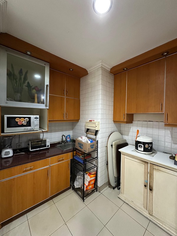 Rumah 3 lantai di lokasi strategis di Radio Dalam Area Hanya selangkah ke Grandlucky Superstore dan 7 menit dari Gandaria City