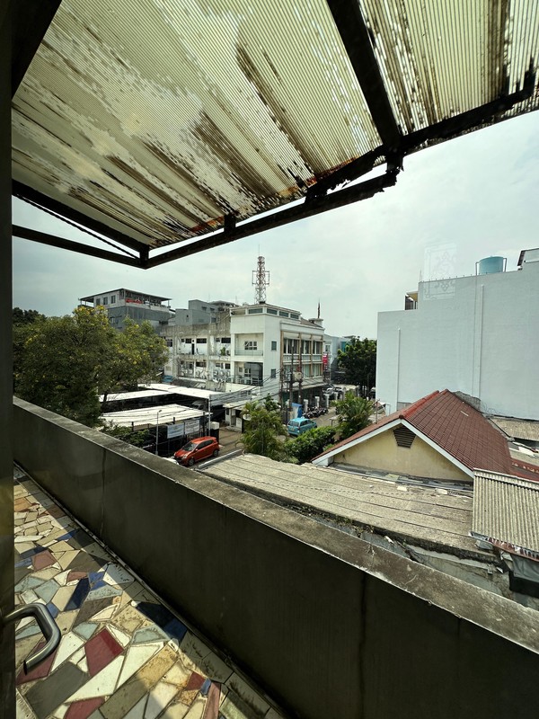 Rumah 3 lantai di lokasi strategis di Radio Dalam Area Hanya selangkah ke Grandlucky Superstore dan 7 menit dari Gandaria City