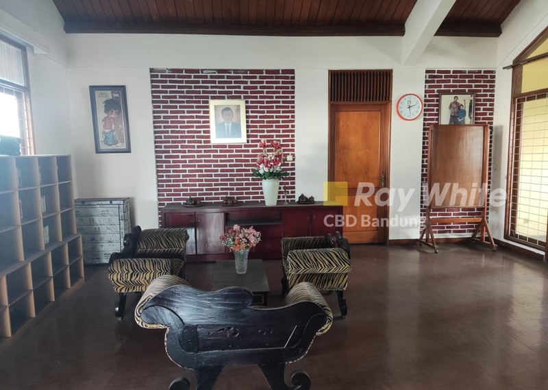Langka! Rumah Luas dan Strategis di Sayap Dago, Bandung!