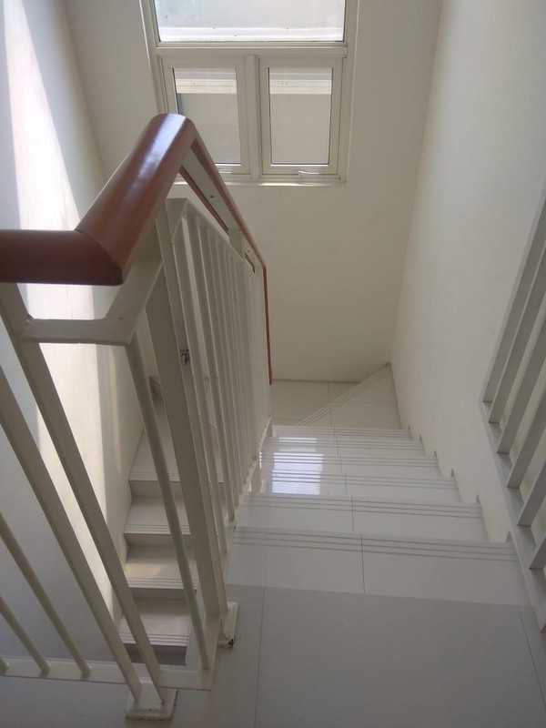 Disewakan Rumah 2 Lantai Canberra Grand Pakuwon Surabaya  