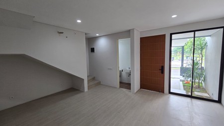 Disewakan Rumah North West Citraland Surabaya - SPESIAL 5 Kamar Tidur  plus Gordyn dan Unit AC  - Best View Danau 